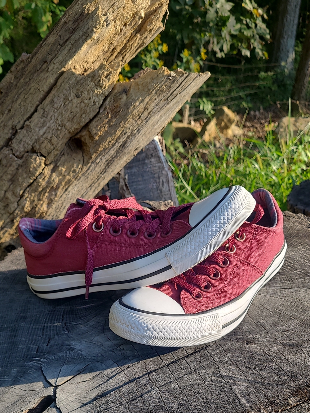 Converse Classic Low-Top Canvas Sneakers - Burgundy Size 7